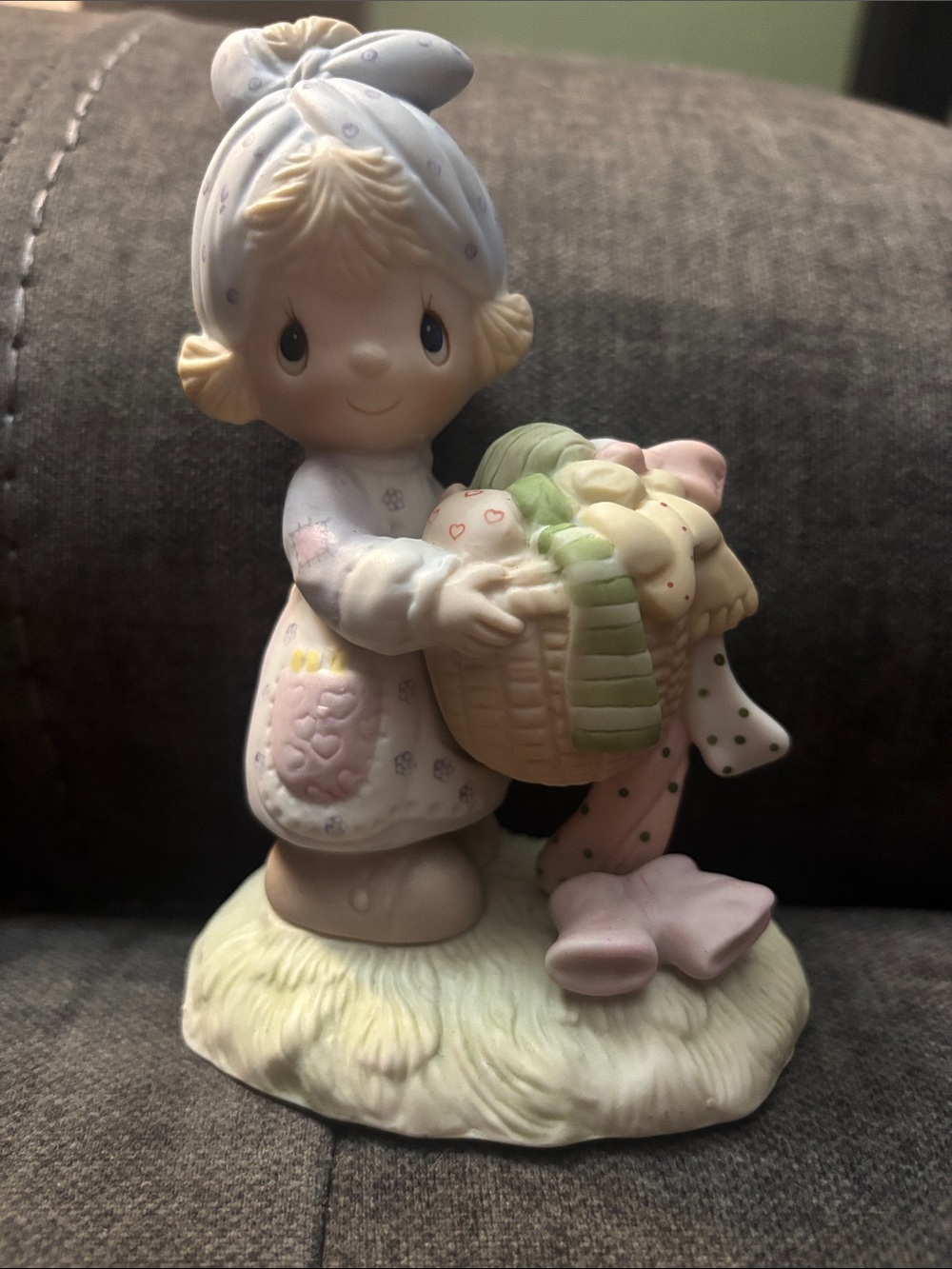 Vintage 1979 Jonathan&David Precious Moments Figure:Be Not Weary And Well Doing
